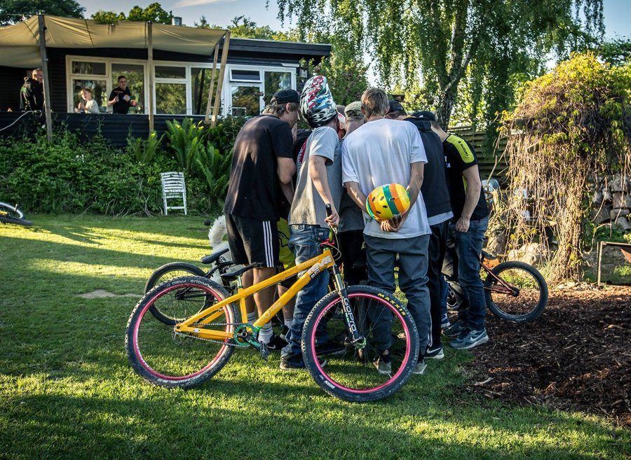 Dirtjumps anlagt i en privat have